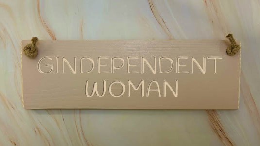 GINdependent Woman  – 30cm Rustic Wooden Sign