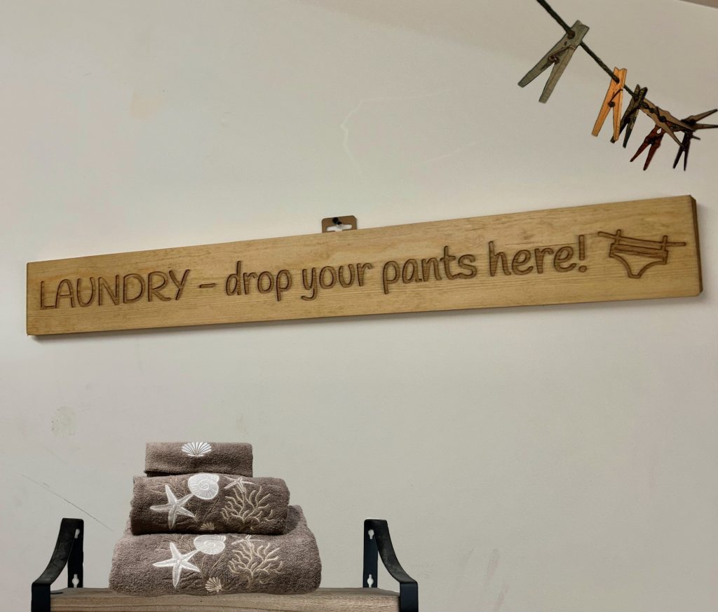 ROOM LAUNDRY sign